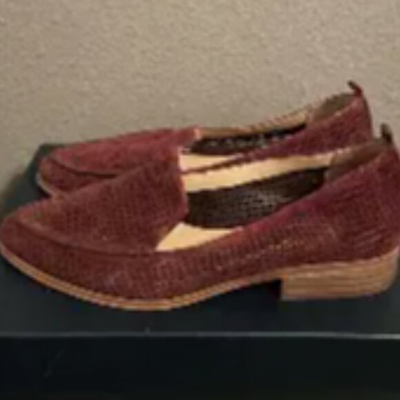 Vince Camuto - Kade' Cutout Loafer Deep Plum Suede Laser-cutout Size 7 - Picture 2 of 3